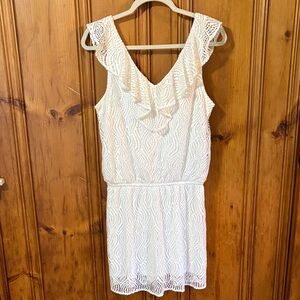 Lilly Pulitzer White Lace Dress - Ruffle V Neckline - Size Medium